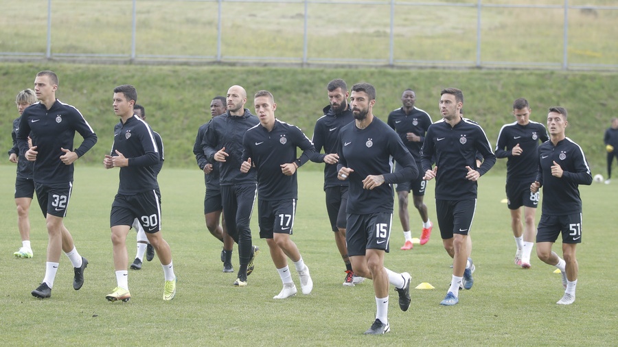 Trening crno-belih na Zlatiboru (© FK Partizan)